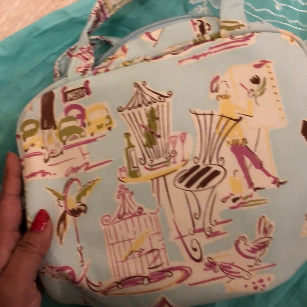 Beautiful Vacation Tunic And His Make Up Bag View 3